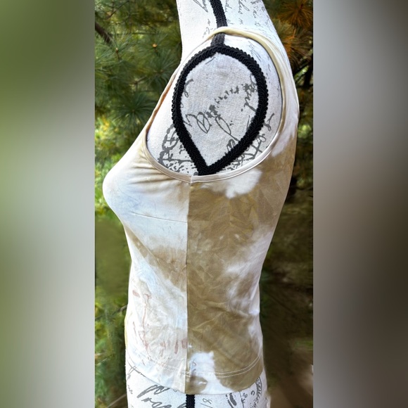 One-Shoulder Watercolor Top
US 8
Like New / Never Worn
Made in Italy - Picture 7 of 11